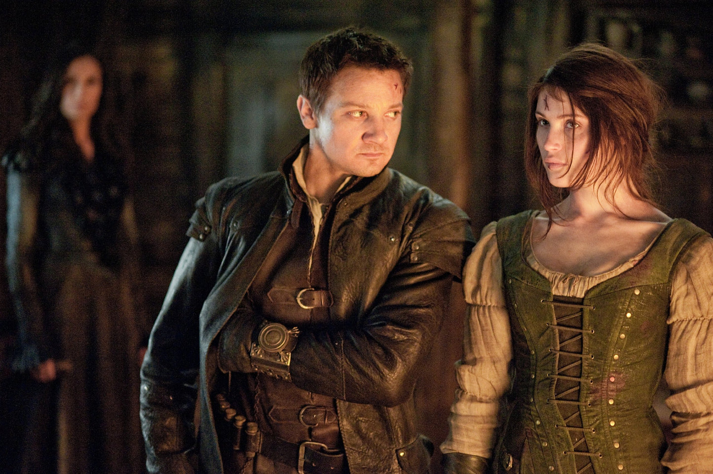 Hansel and Gretel: Witch Hunters (Bilingual) UsedVeryGood