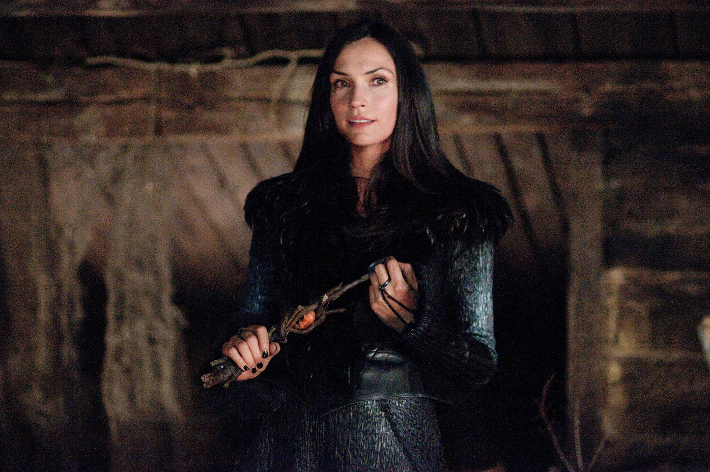 Hansel and Gretel: Witch Hunters (Bilingual) UsedVeryGood