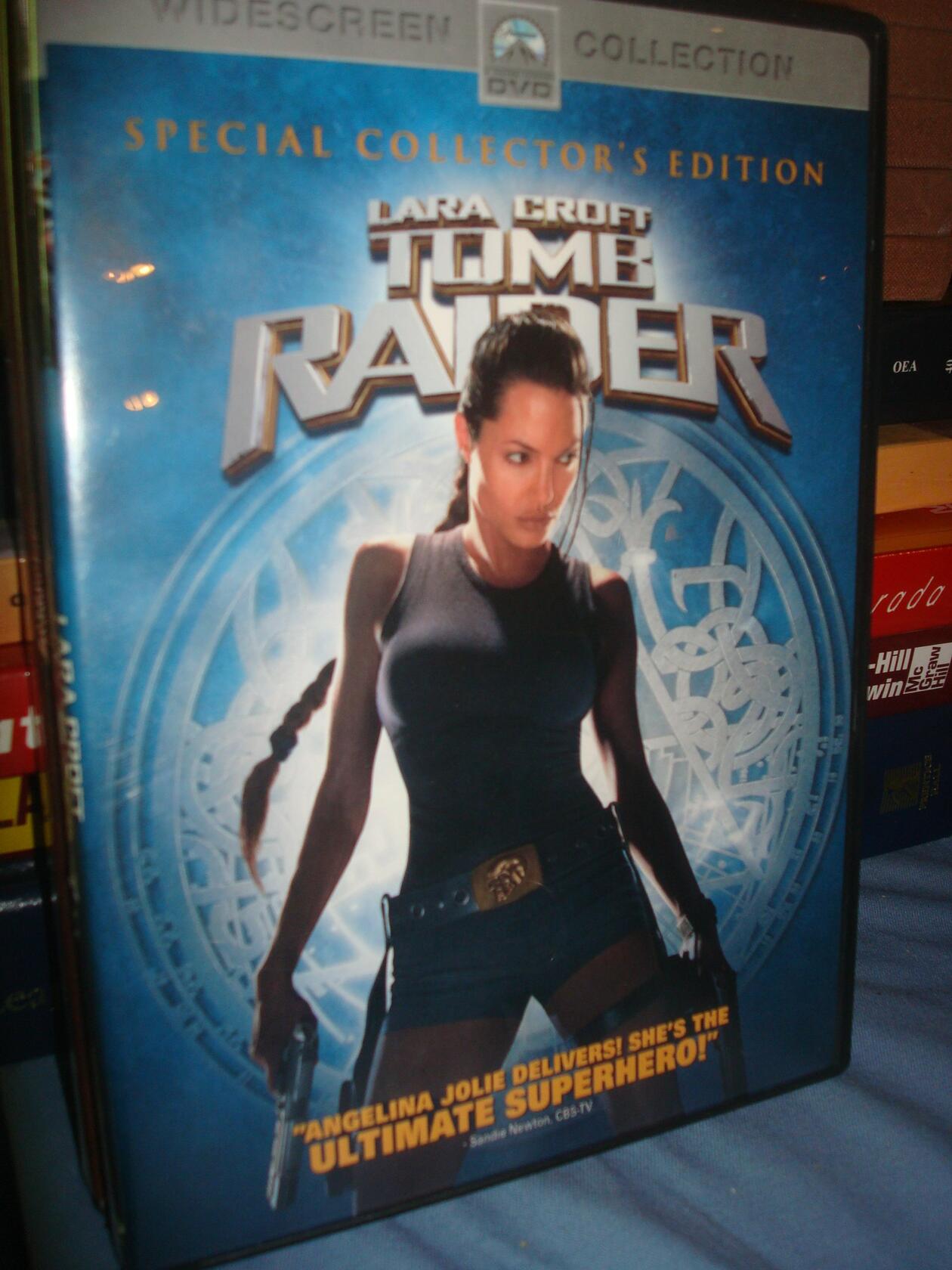 Lara Croft: Tomb Raider (Widescreen) (Bilingual) Angelina Jolie; Jon Voight; Iain Glen; Noah Taylor; Daniel Craig; Richard Johnson; Chris Barrie; Julian Rhind-Tutt; Leslie Phillips; Robert Phillips; Rachel Appleton; Henry Wyndham; Simon West; Jo.. - Good