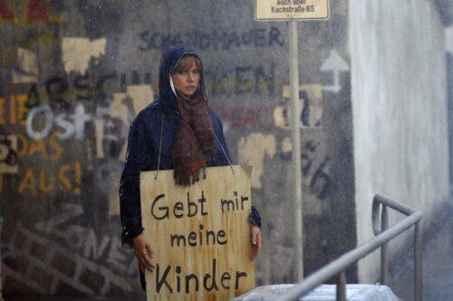 THE WOMEN FROM CHECKPOINT CHARLIE/DIE FRAU VOM CHECKPOINT CHARLIE [DVD] - Very Good