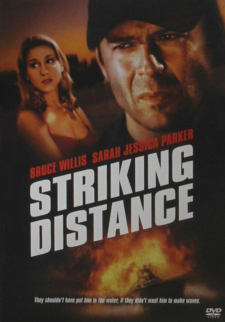 Striking Distance (Bilingual) [DVD] - Very Good