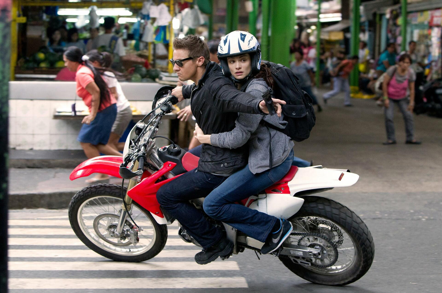 The Bourne Legacy / La peur dans la peau: L'héritage de Bourne (Bilingual)