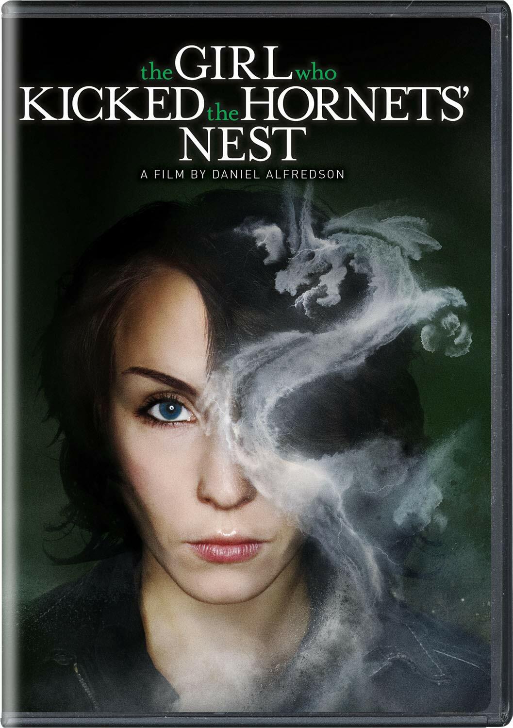 The Girl Who Kicked the Hornets Nest / Millénium 3 (Bilingual) - Very Good